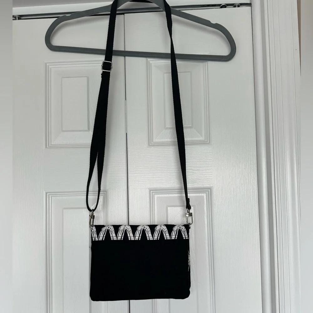 Thirty-One Double Up‎ Crossbody Purse, Black Links Pattern, Black & White. NWOT